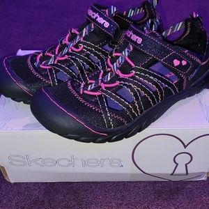Skechers size 3